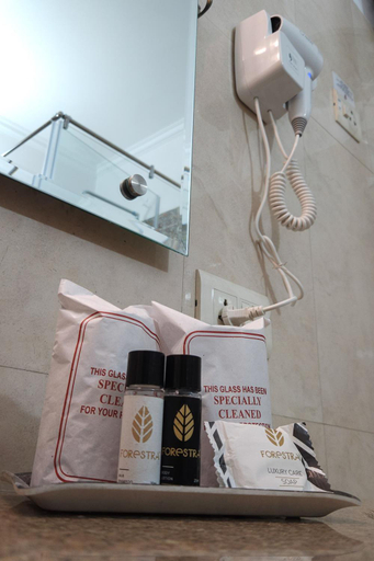 Bathroom 4, Prakash Kutir B&B, Delhi