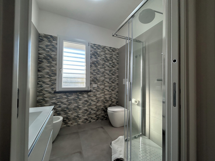 Bathroom 3, Our Beach Guest House, Rome
