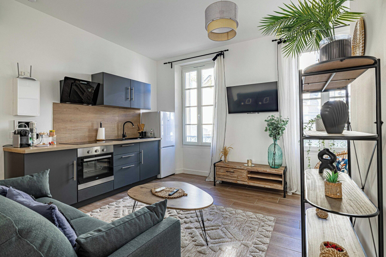 Living area, Sublime 2 Bedroom Apart.- Cannes Residential Area, Alpes-Maritimes