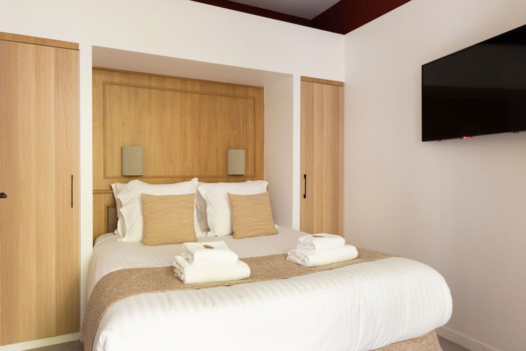 Room 3, Elegance & Comfort With A/C in the Heart of 11th, Paris