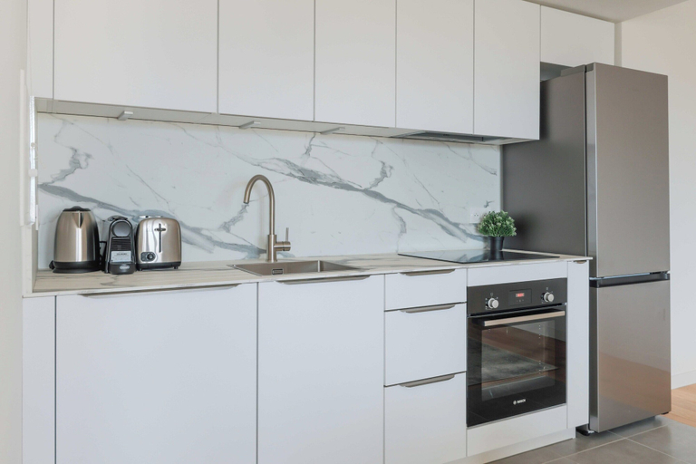 Private kitchen 3, Elegant Apartment - 1br/4p - St-ouen-sur-seine, Seine-Saint-Denis