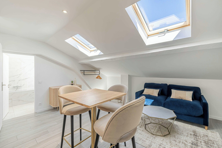 Dining 4, Renovated Studio - Cannes Center - Bright, Alpes-Maritimes