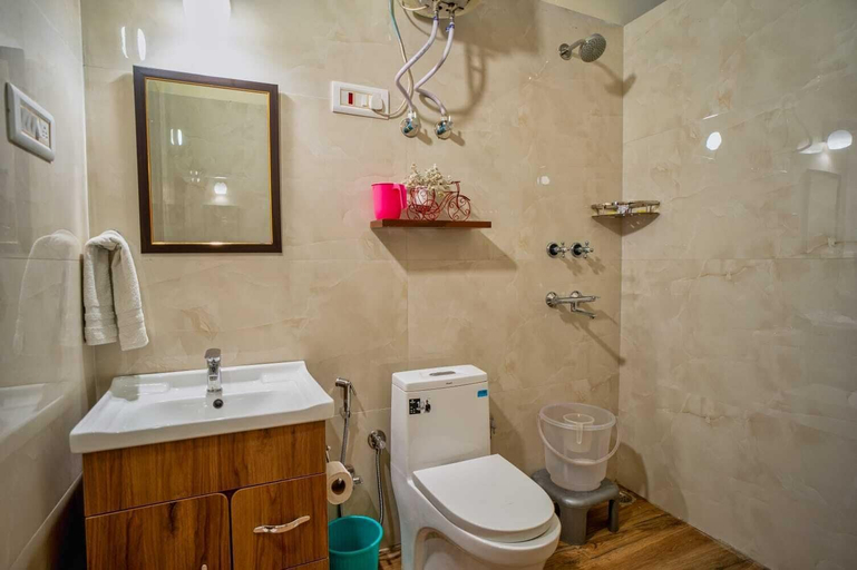 Bathroom 3, The Hive Cottage By Royal Collection, Nainital