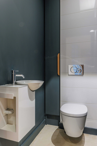 Bathroom 3, Newly renovated Loft Bastille, Paris