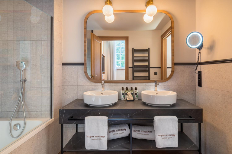 Bathroom 5, Canfranc Estación , a Royal Hideaway Hotel, Huesca