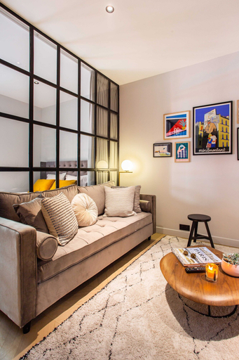 Living area, Magnificent 3br/8p Apartment - Montorgueil 1, Paris