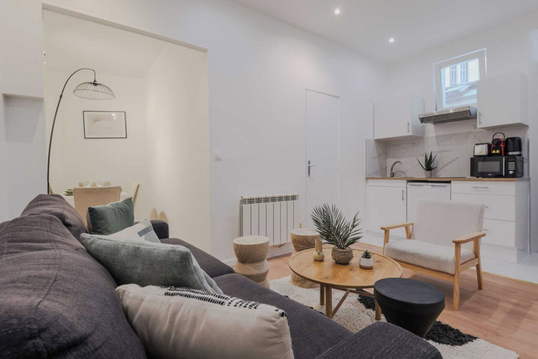 Private kitchen 2, Charming Apartment DRC - 1br/4p - Arc de Triomphe, Paris