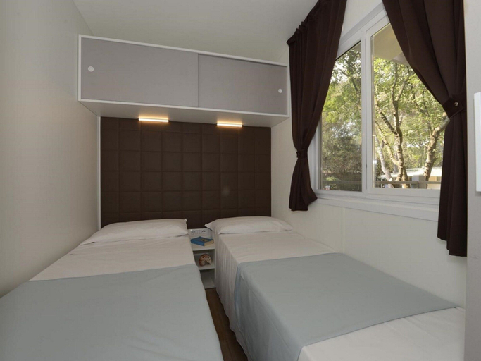 Bedroom 4, Chalet in Baia Domizia With Private Beach, Caserta