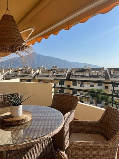 Outdoor dining 4, 2-bed Sea View Apt, 10 Mins From Puerto Banus, Málaga