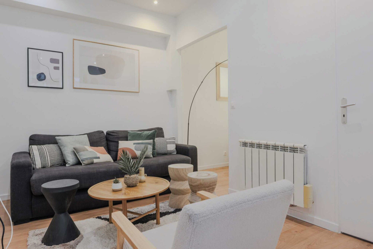 Living area, Charming Apartment DRC - 1br/4p - Arc de Triomphe, Paris