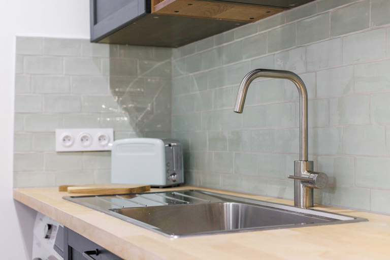 Private kitchen 4, Urban Refuge in the Heart of the Marsh 1bdr / 3P, Paris