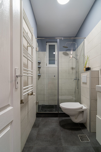 Room 5, Chic Black White 2BR Retreat on Dambovitei, Municipiul Bucuresti