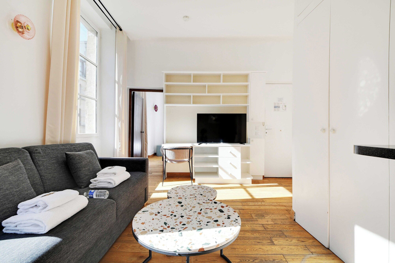 Living area 2, Welcoming Apartment - 1br/4p - Le Marais, Paris