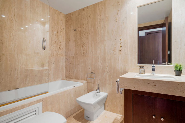 Room 4, Stylish Apartment With Pool in Marbella - Ref M51, Málaga