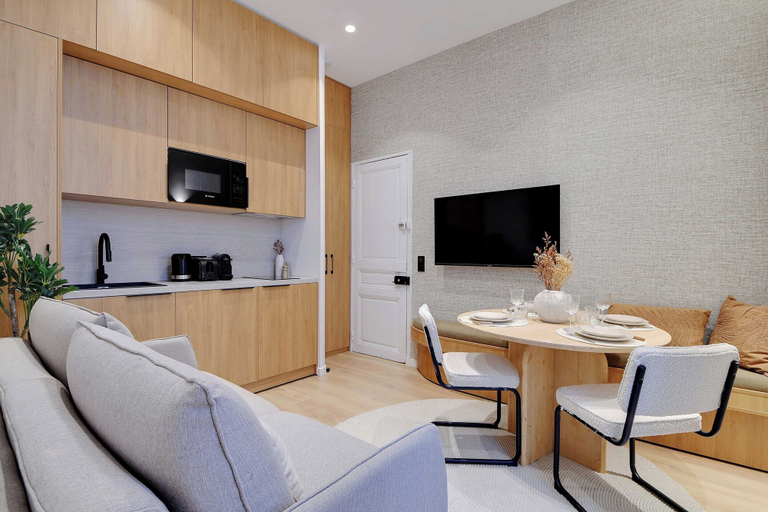 Living area 5, Chic apartment - 1BR/4P - Clignancourt/Sacré-Cœur, Paris