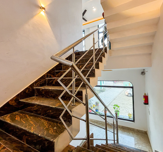 Others 5, Raghuveer Sadan, Near Ram Mandir - 10 Min Walk, Faizabad
