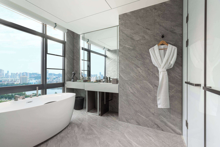 Bathroom 5, Wingate By Wyndham Zhuhai Gongbei Port, Zhuhai