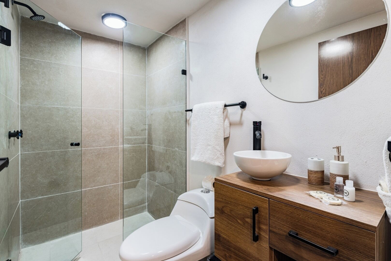 Bathroom 3, Cibeles Apartments by VH, Mexico City