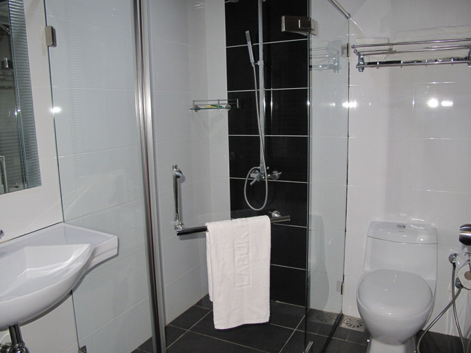 Bathroom 5, Labuk Hotel, Sandakan
