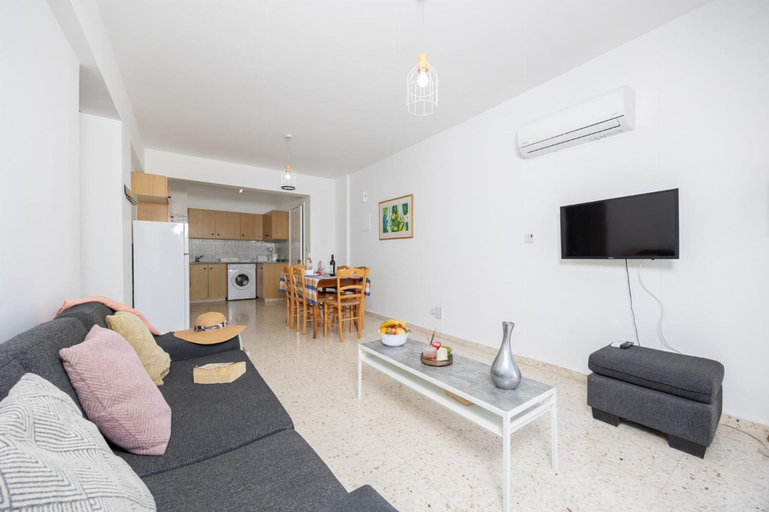 Room 5, GE Harbour Apartments 12