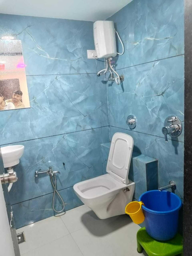 Bathroom 4, Hotel Raj Palace, Ahmadabad