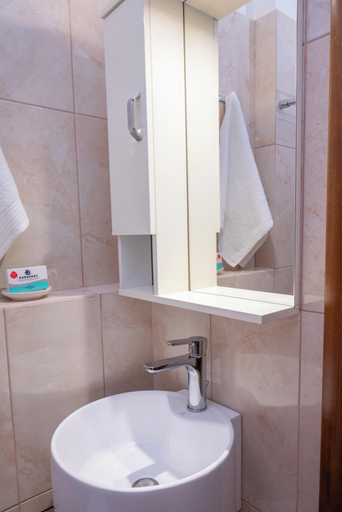 Bathroom 4, Barbaras Apartments, Crete
