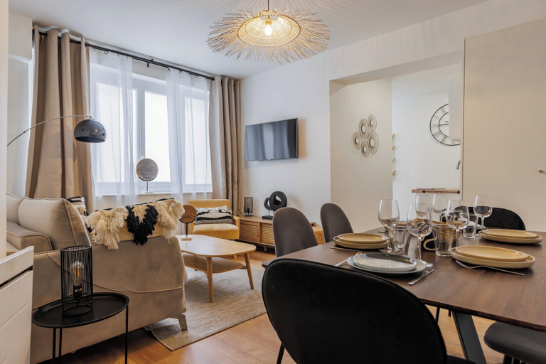Living area 5, Modern Apartment - 2br/6p - Canal St-martin, Paris
