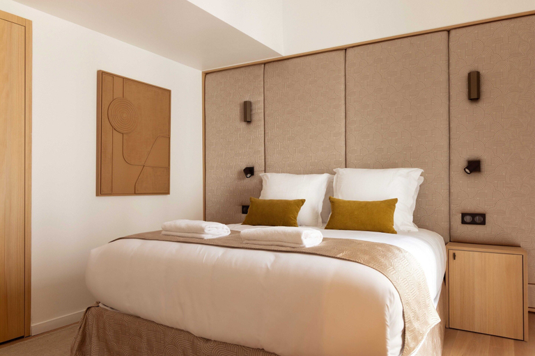 Bedroom 3, Luxury House With AC - 6bd/12p - Batignolles, Paris