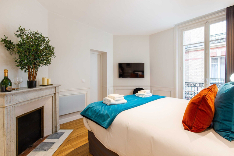 Bedroom 3, Modern Luxury Living in Gare de Lyon, Paris