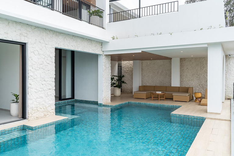 Sport & Beauty 2, Sunrise City View Villa 9BR private heated Pool, Bandung