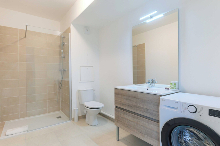 Bathroom 5, Elegant Apartment - 1br/4p - St-ouen-sur-seine, Seine-Saint-Denis