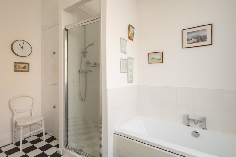 Room 4, Host Stay Chatsworth Court Apartment, North Yorkshire