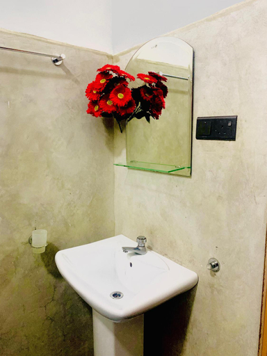 Bathroom 3, Bella Ella, Ella