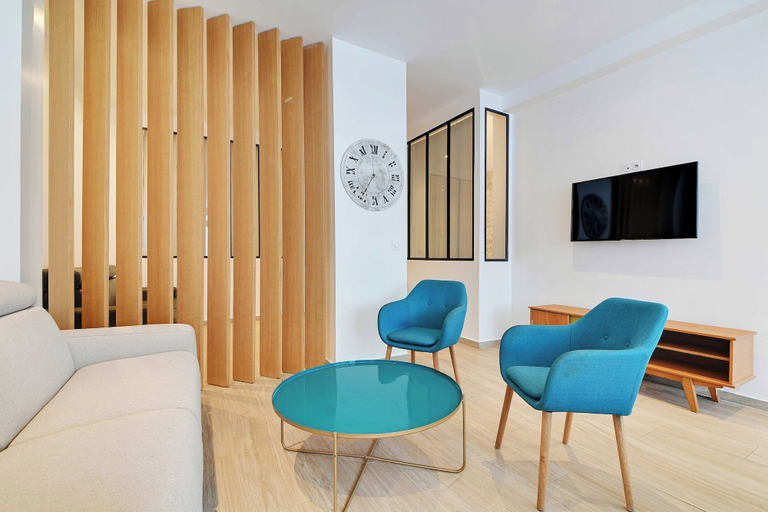 Living area 2, Welcoming Apartment - 2br/8p - Marche D'aligre, Paris