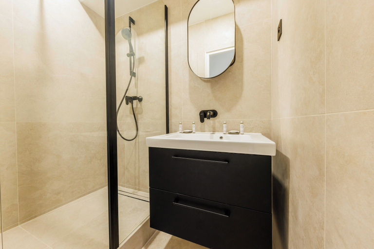 Bathroom 4, Beautiful apartment - 1BR/4P - Sentier, Paris