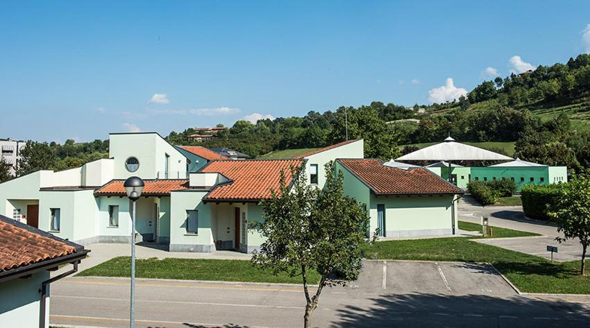 Exterior 13