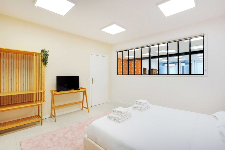 Room 3, Magnificent Apartment - 2bd/6p - Belleville, Paris