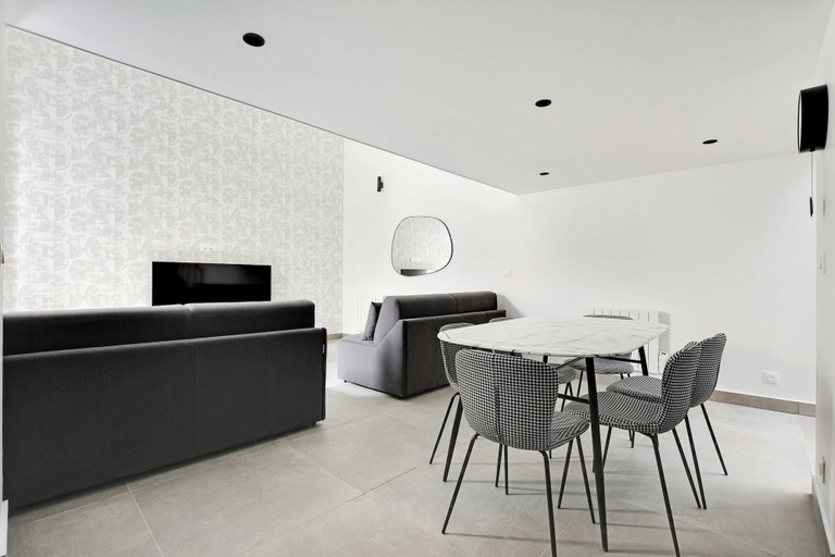 Dining 4, Charming Flat - 1bd/6p - Palais Garnier, Paris