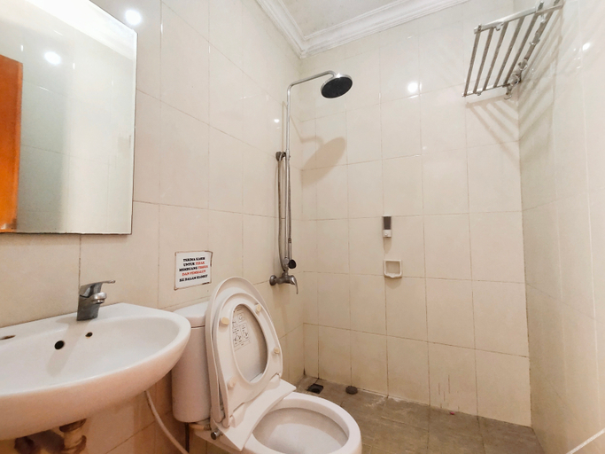 Bathroom 4, Hotel 68 Lembang, Bandung