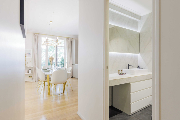 Dining 3, Chic Apartment - 2br/4p - Trocadero, Paris