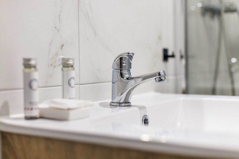 Bathroom 4, Chic Apartment - 2br/6p - Jardin du Luxembourg, Paris