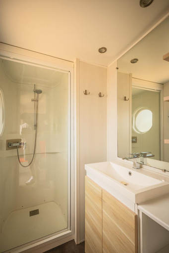 Bathroom 3, Sauvage, Morbihan