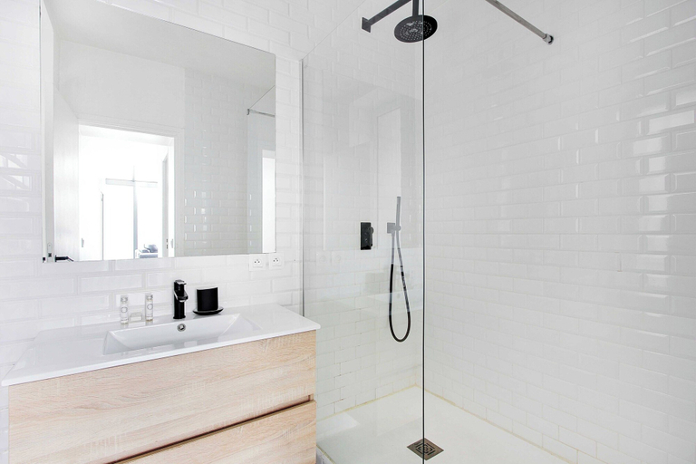 Bathroom, Splendid Apartment - 2br/4p - Sacra-ca\"ur, Paris