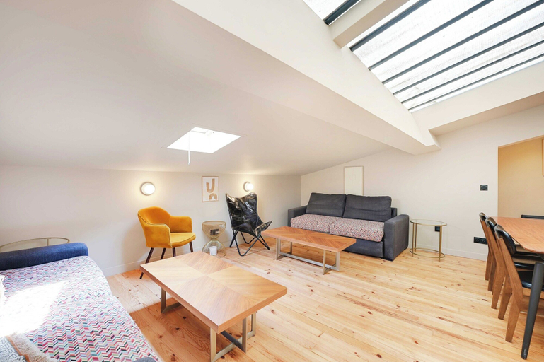 Living area, Charming Apt - 2bd/10p - Buttes aux Cailles, Paris