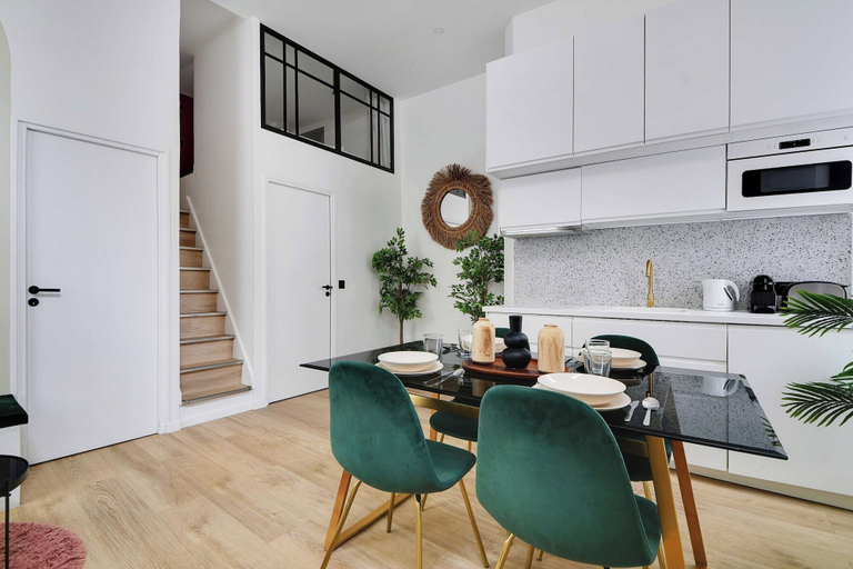 Others 5, Charming apartment - 2BR/4P - Rochechouart, Paris