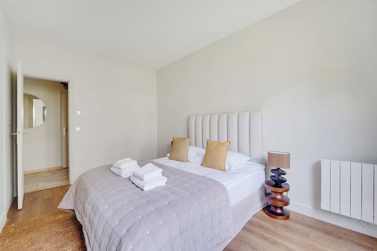 Room 4, Modern apt With Balcony-2br/6p-neuilly-sur-seine, Hauts-de-Seine