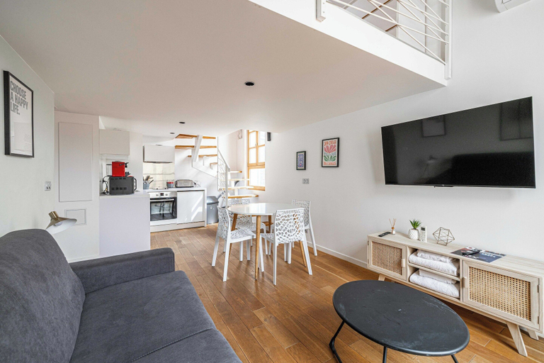 Dining 5, Large Duplex - Cannes Center, Alpes-Maritimes
