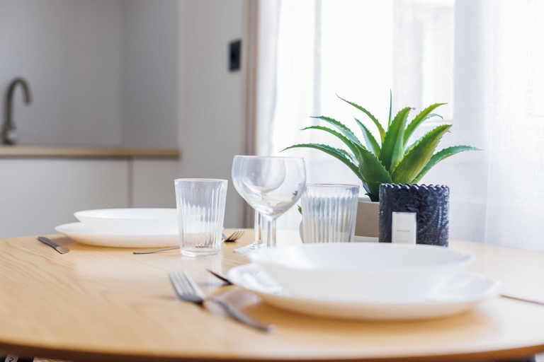 Dining, Comfortable Studio for 2 People - Puteaux, Hauts-de-Seine