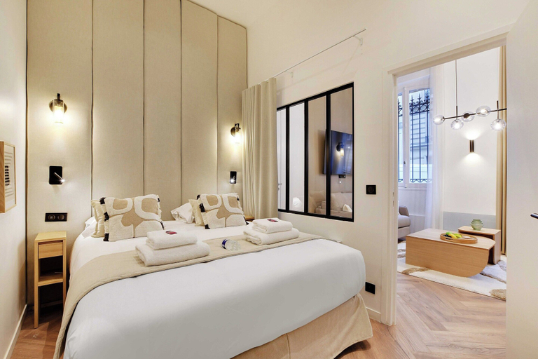 Bedroom 4, Chic Apartment - 2br/6p - Parc Monceau, Paris