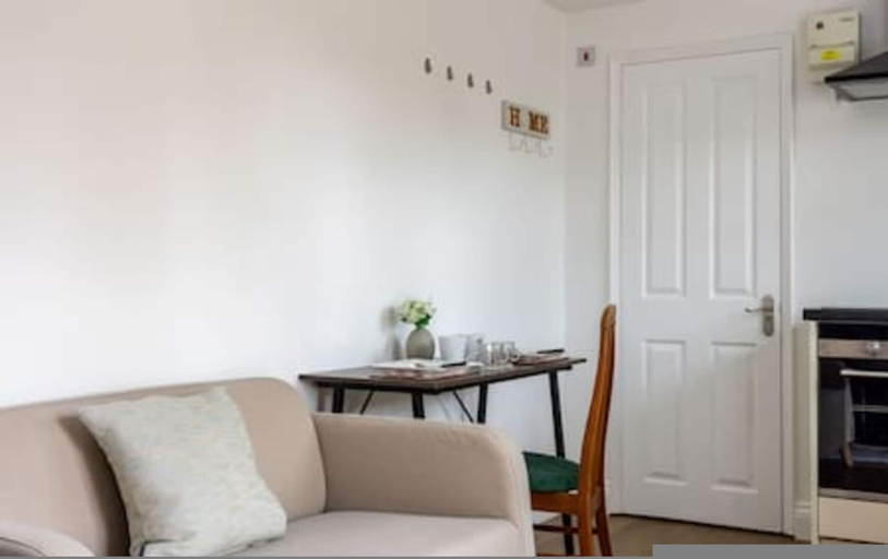 Room 5, Kingston Richmond Lux Brand new Studio, London